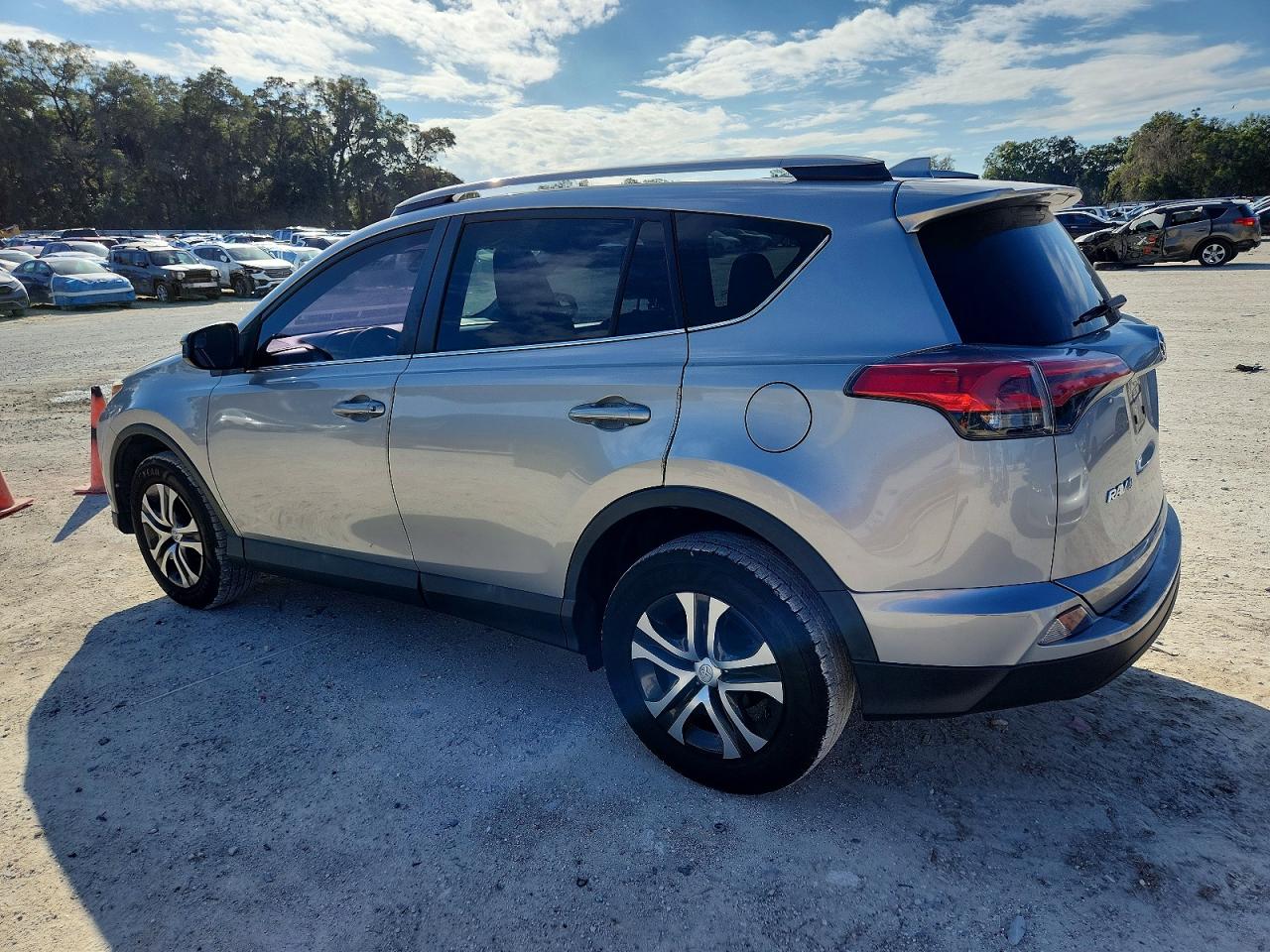 2018 TOYOTA RAV4 LE photo 2
