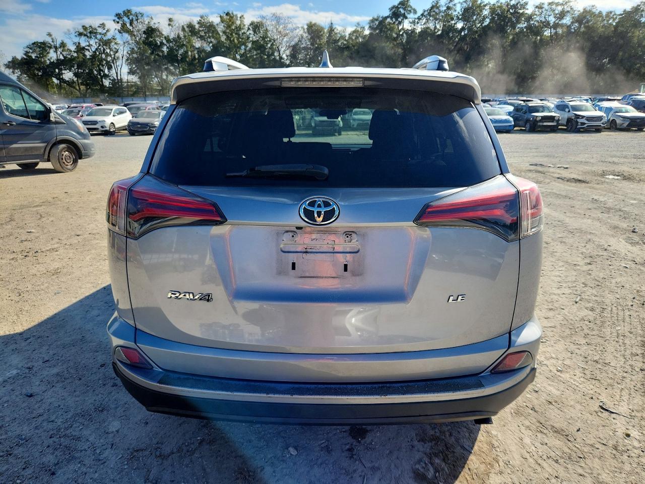 2018 TOYOTA RAV4 LE photo 6