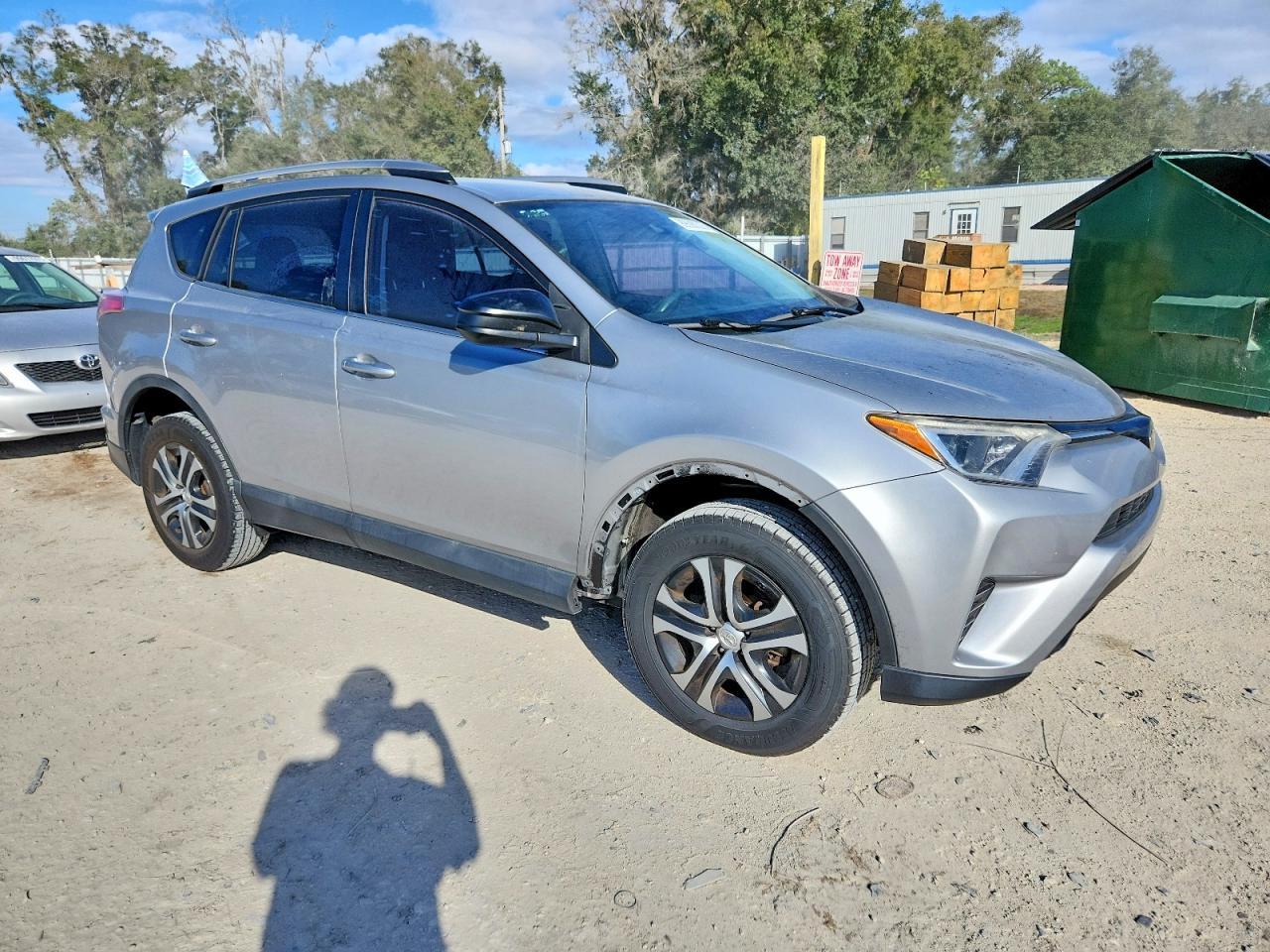 2018 TOYOTA RAV4 LE photo 4