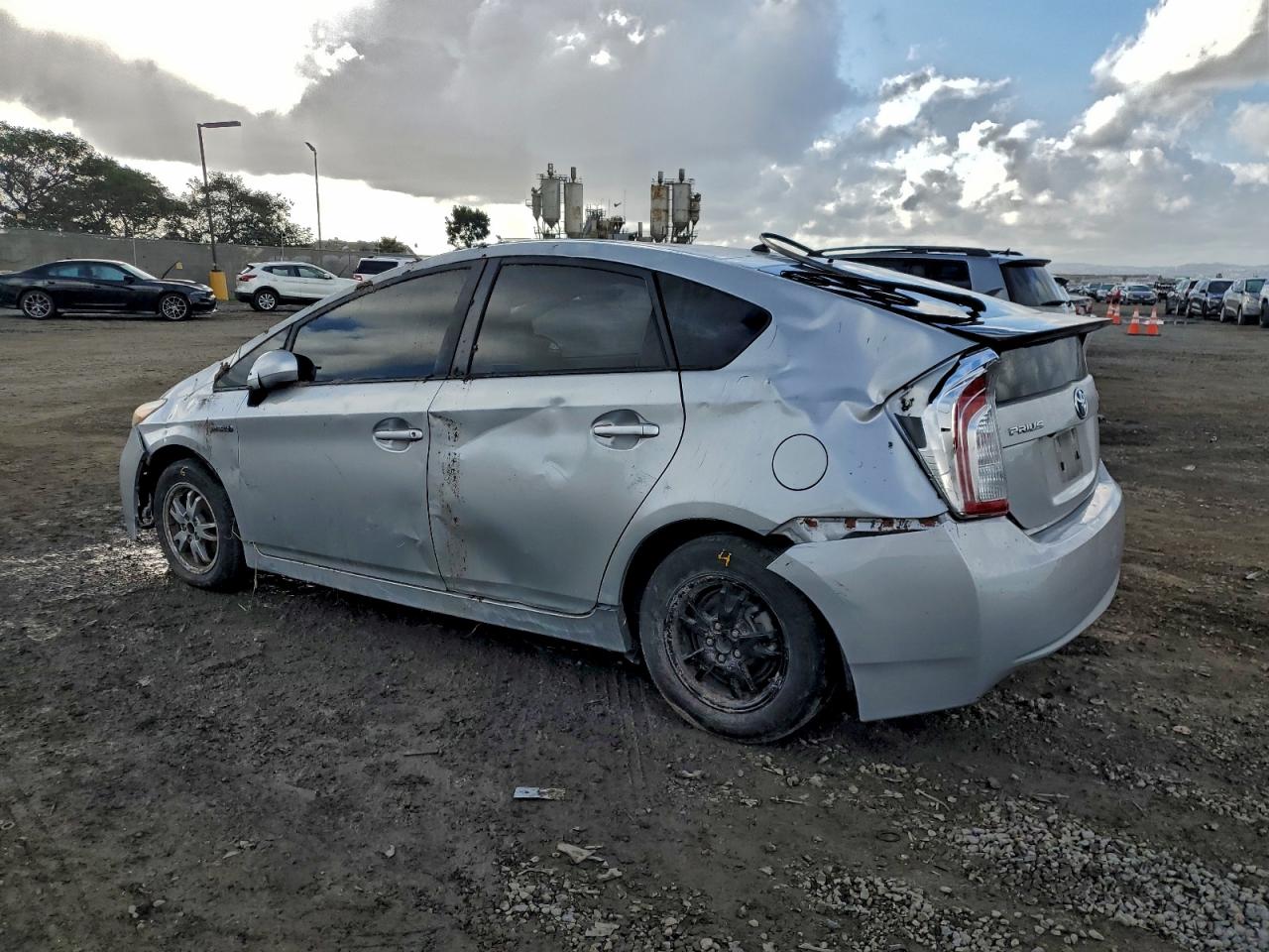 2015 TOYOTA PRIUS photo 2