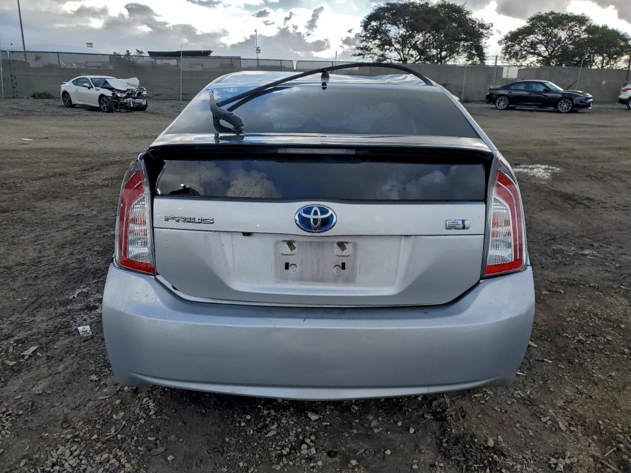 2015 TOYOTA PRIUS photo 6