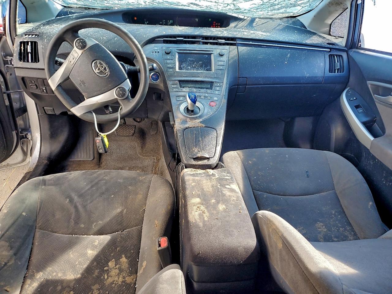 2015 TOYOTA PRIUS photo 8