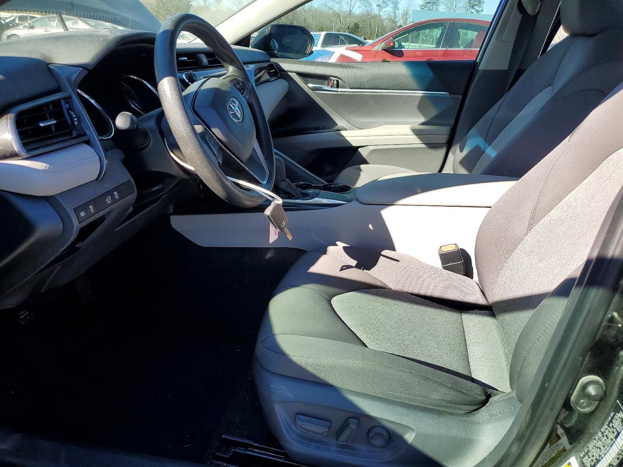 2019 TOYOTA CAMRY L photo 13