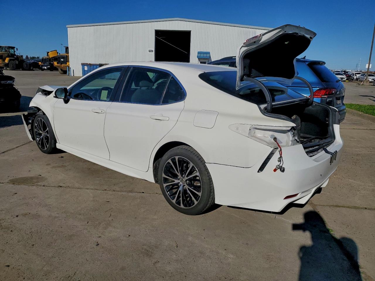 2018 TOYOTA CAMRY L photo 2