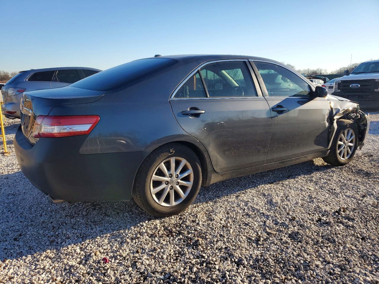 2011 TOYOTA CAMRY BASE photo 3