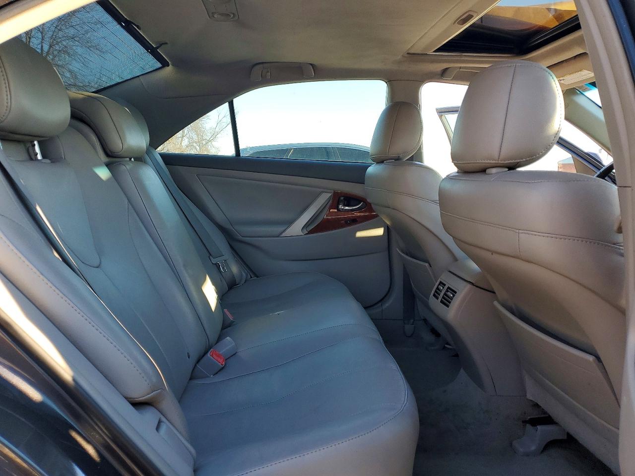 2011 TOYOTA CAMRY BASE photo 10