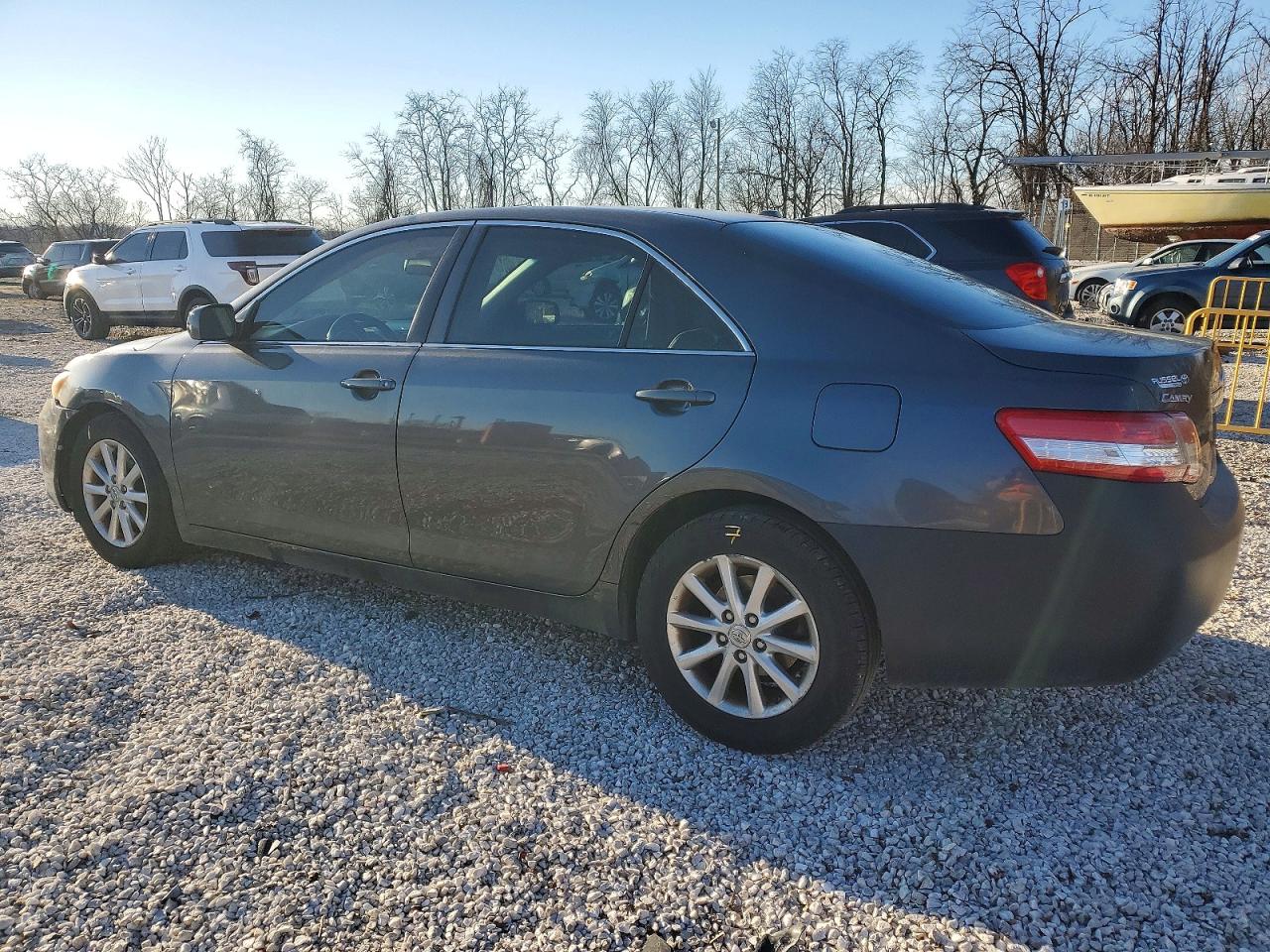 2011 TOYOTA CAMRY BASE photo 2