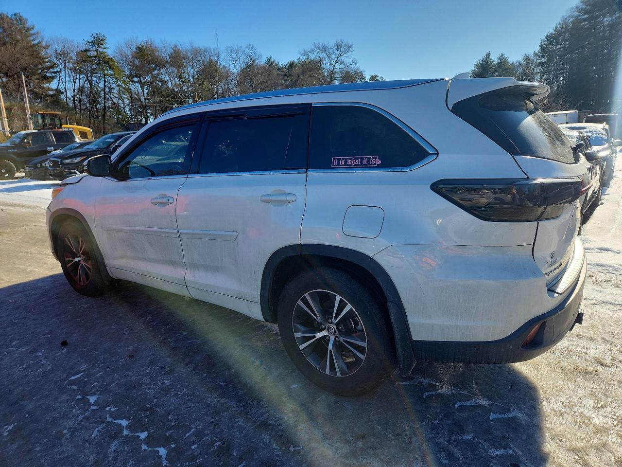 2016 TOYOTA HIGHLANDER XLE photo 2