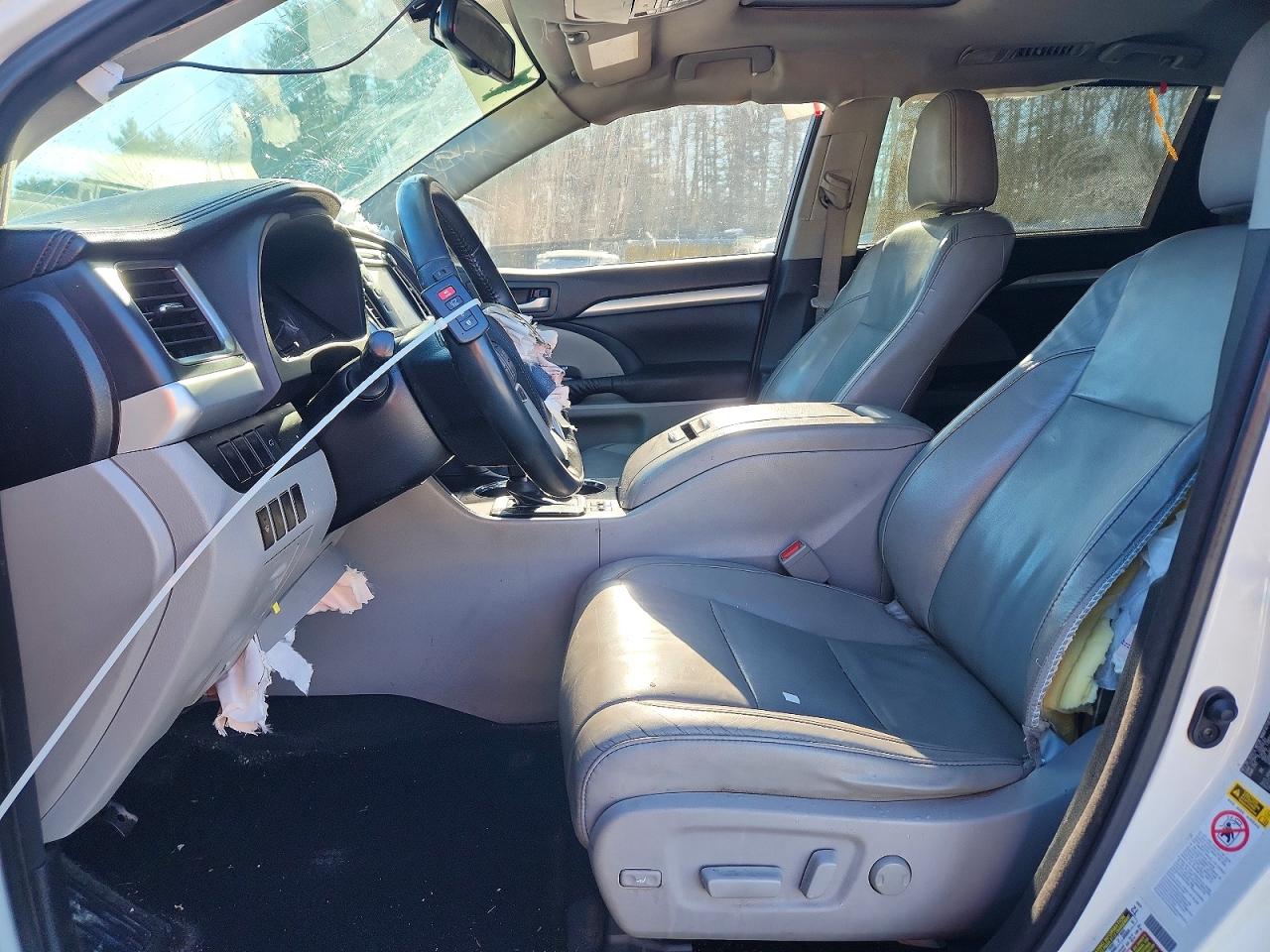2016 TOYOTA HIGHLANDER XLE photo 7