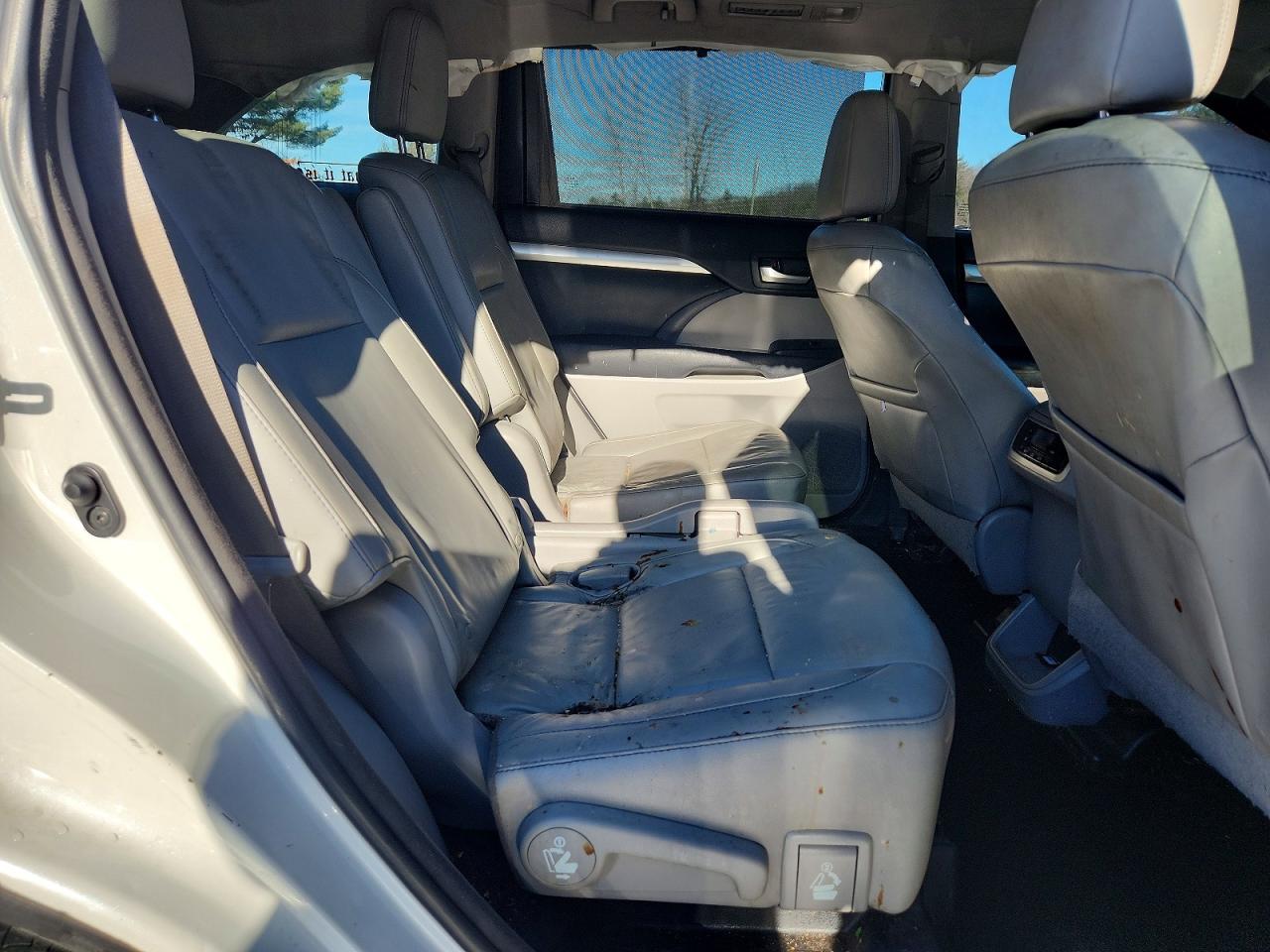 2016 TOYOTA HIGHLANDER XLE photo 11