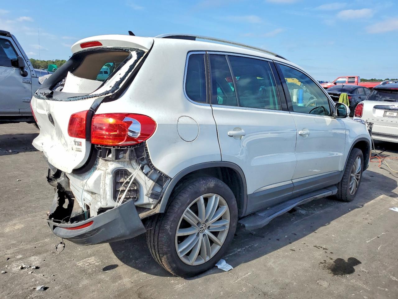 2016 VOLKSWAGEN TIGUAN S photo 3
