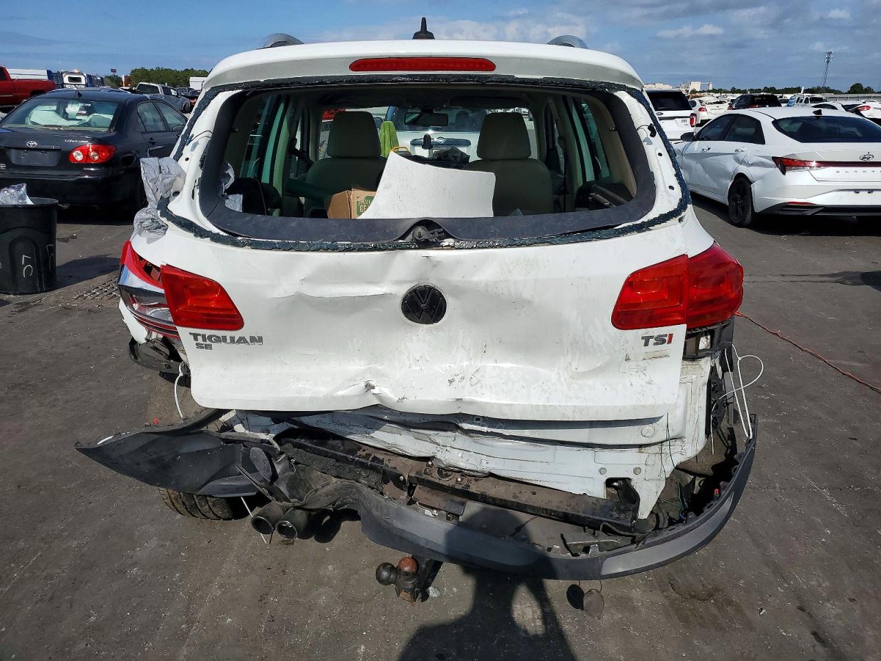 2016 VOLKSWAGEN TIGUAN S photo 6