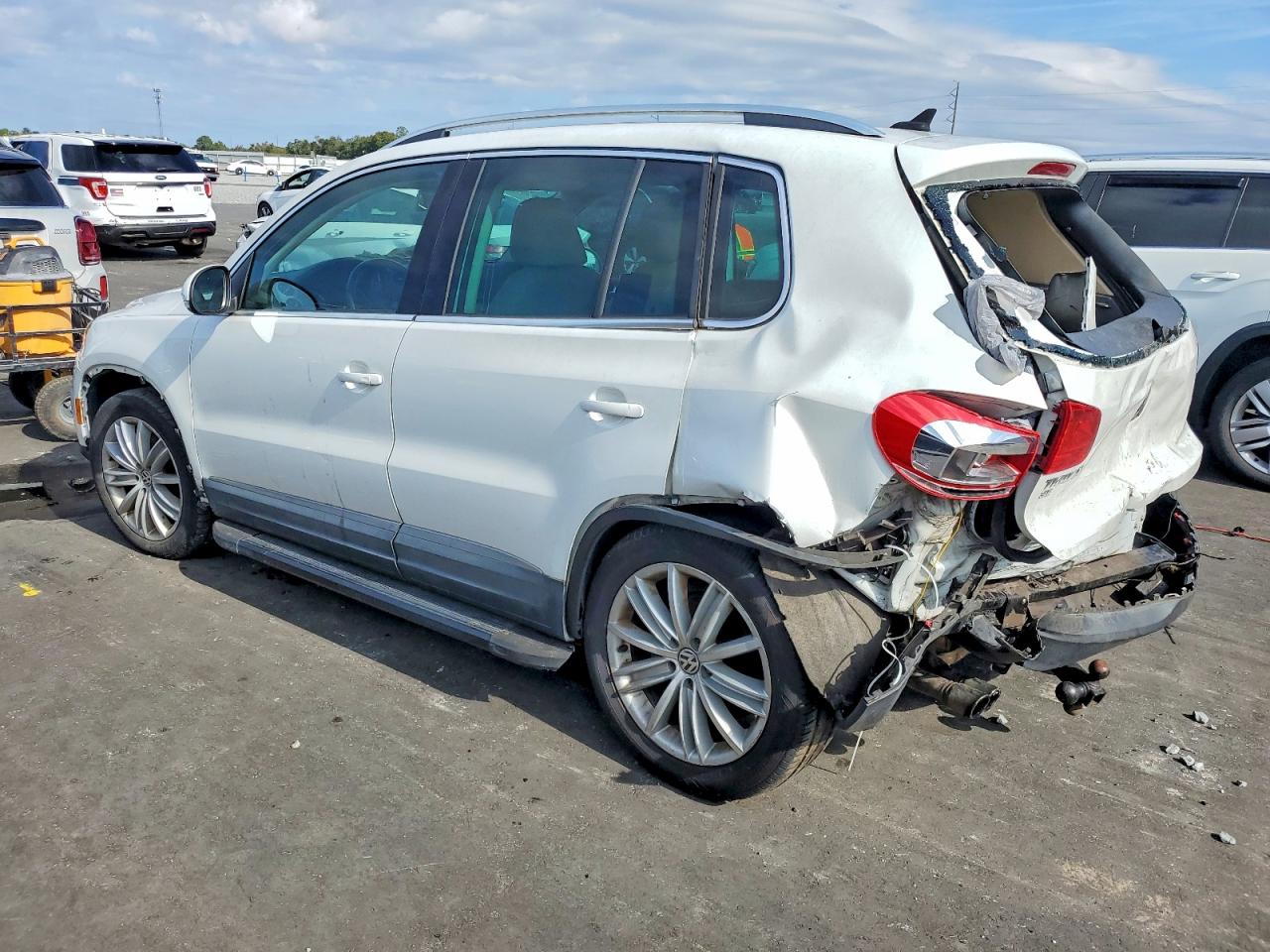 2016 VOLKSWAGEN TIGUAN S photo 2
