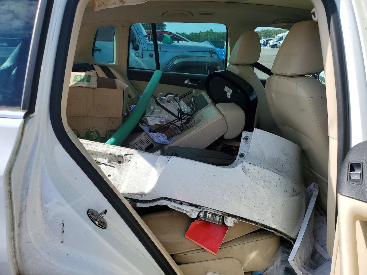 2016 VOLKSWAGEN TIGUAN S photo 11
