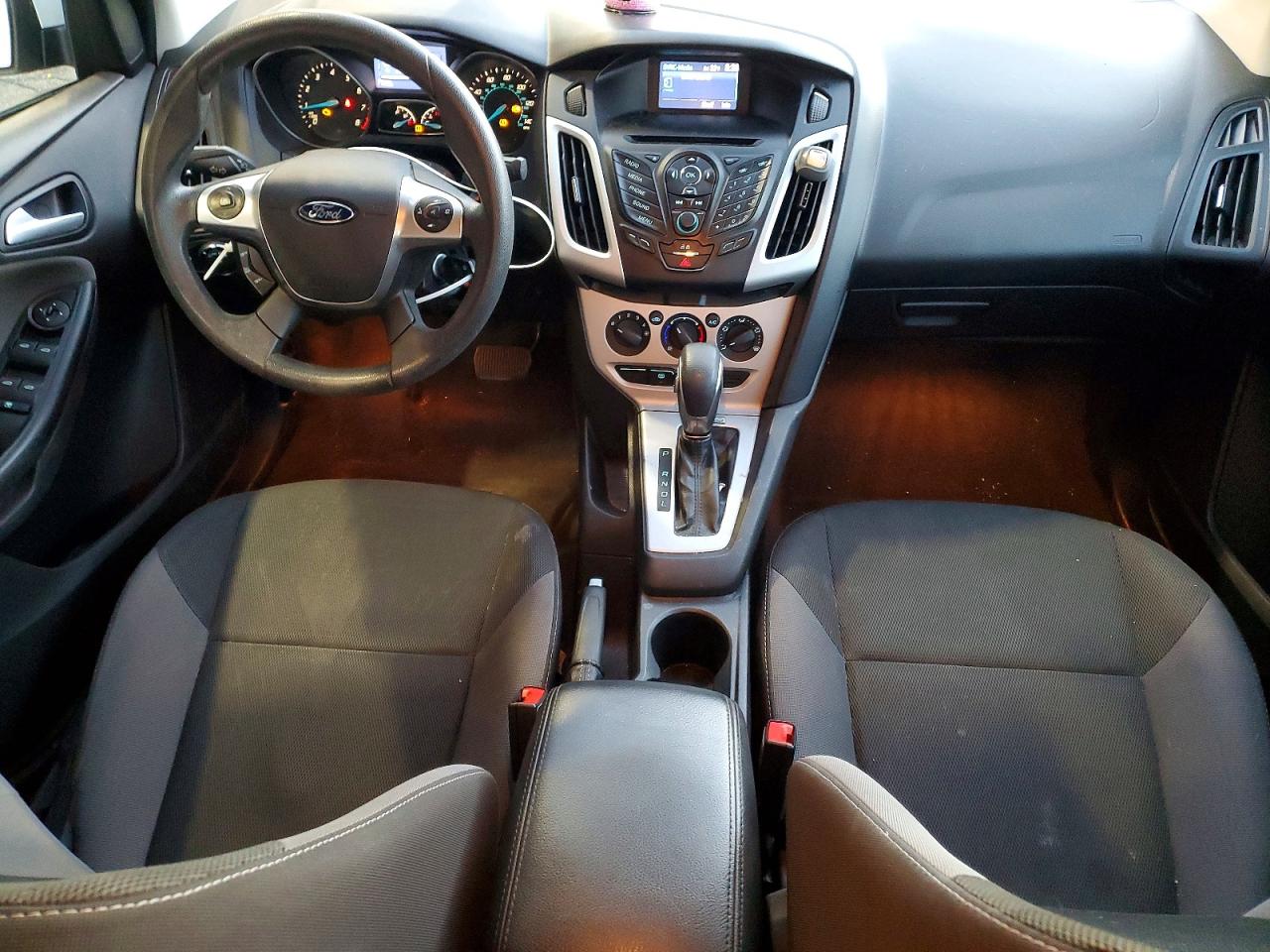 2014 FORD FOCUS SE photo 8