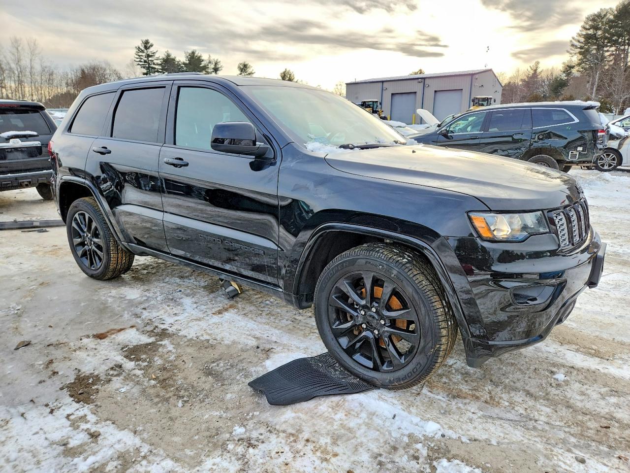 2019 JEEP GRAND CHEROKEE LAREDO photo 4