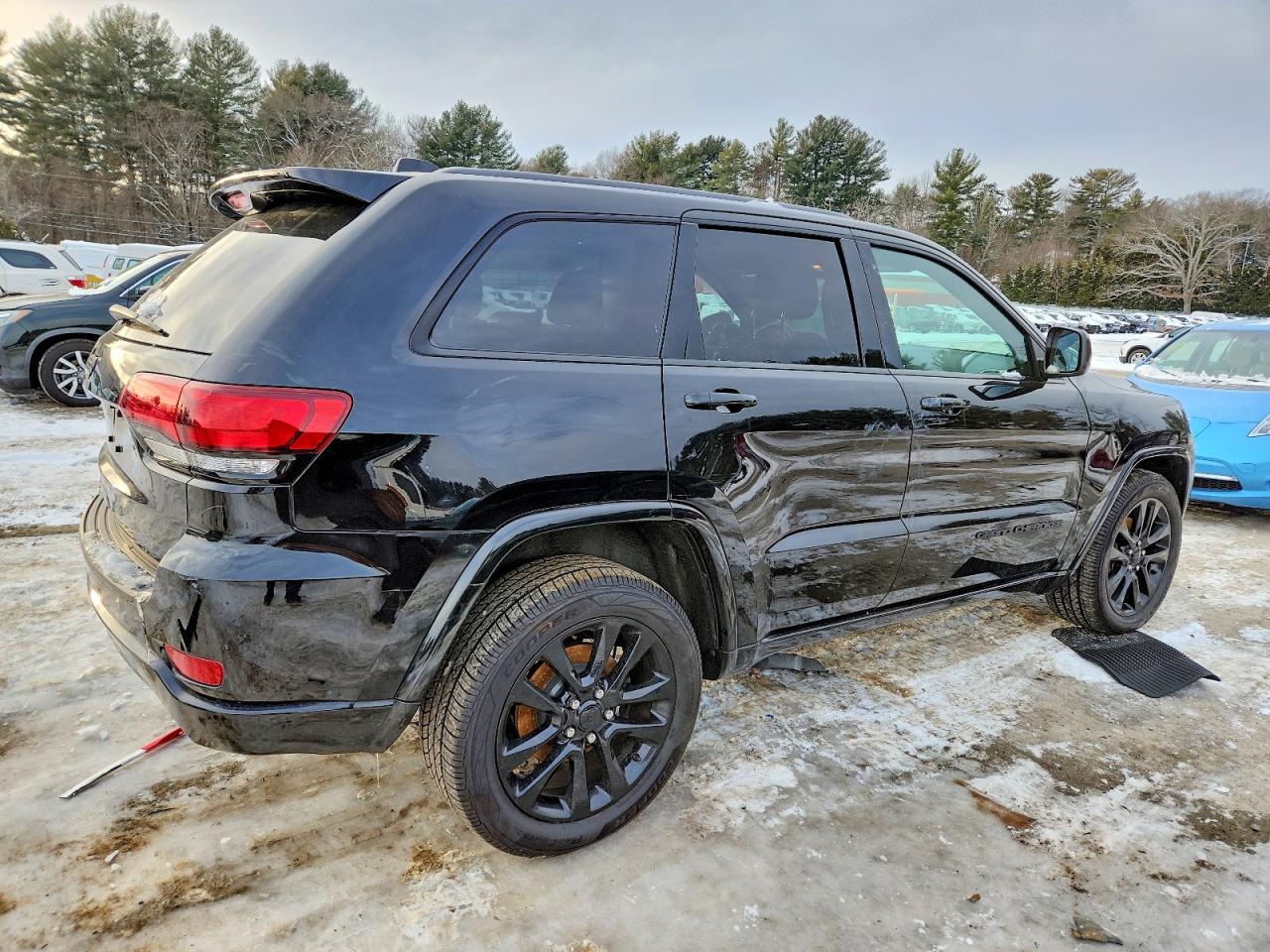 2019 JEEP GRAND CHEROKEE LAREDO photo 3