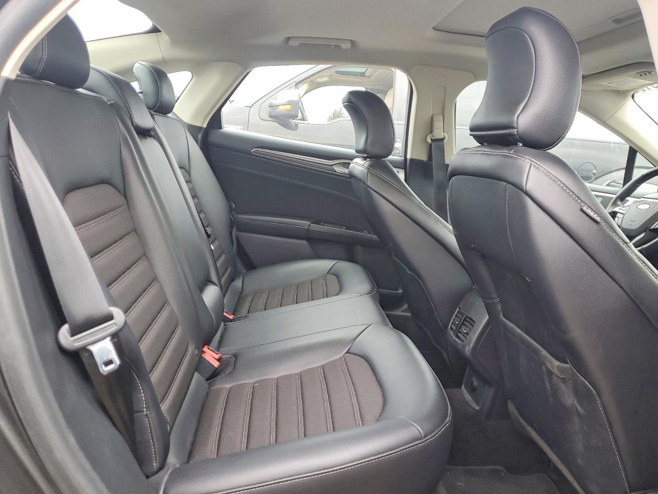 2017 FORD FUSION SE photo 10