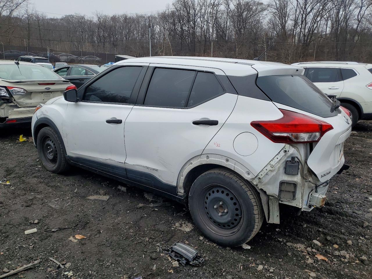 2020 NISSAN KICKS S photo 2
