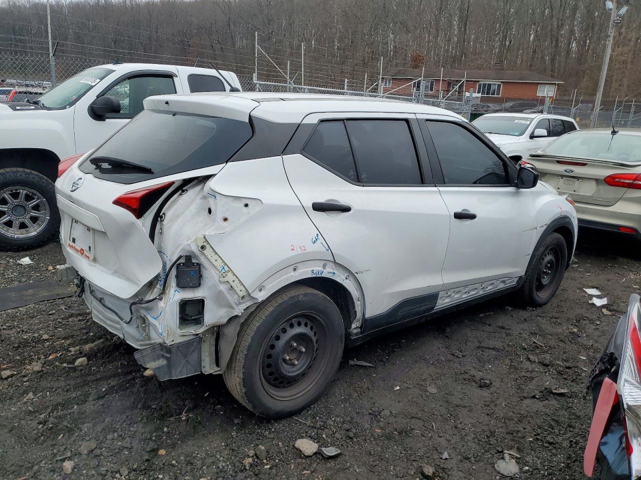 2020 NISSAN KICKS S photo 3