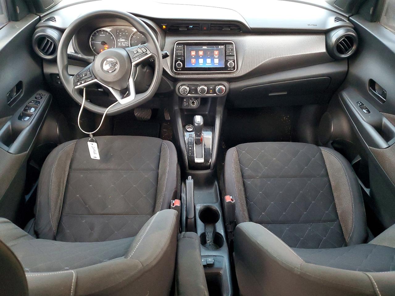 2020 NISSAN KICKS S photo 8