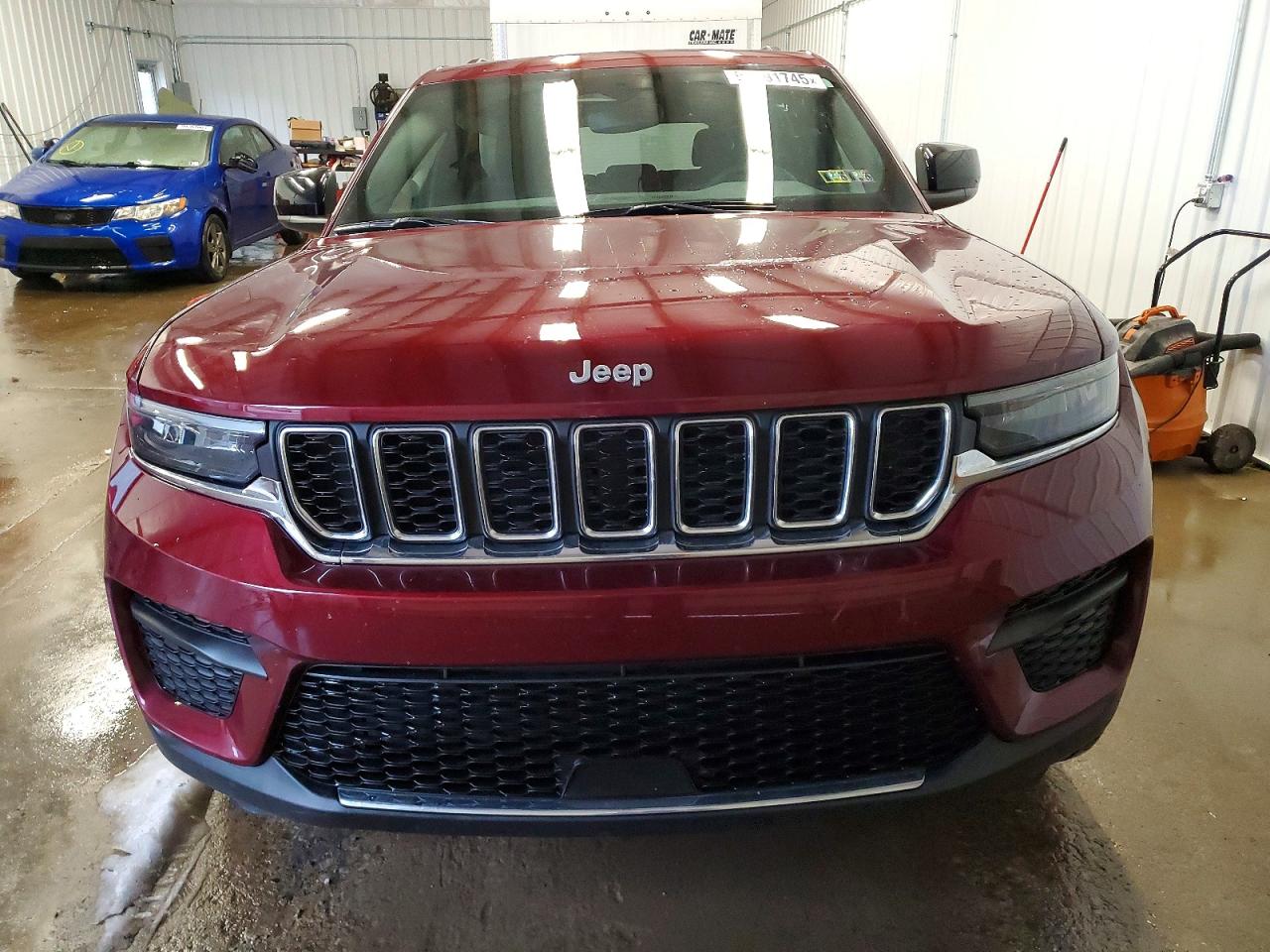 2024 JEEP GRAND CHEROKEE LAREDO photo 5