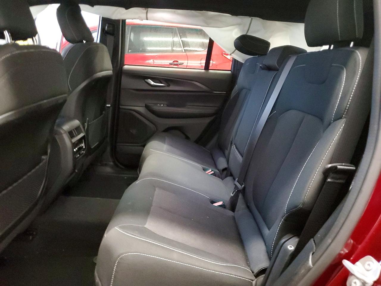2024 JEEP GRAND CHEROKEE LAREDO photo 11