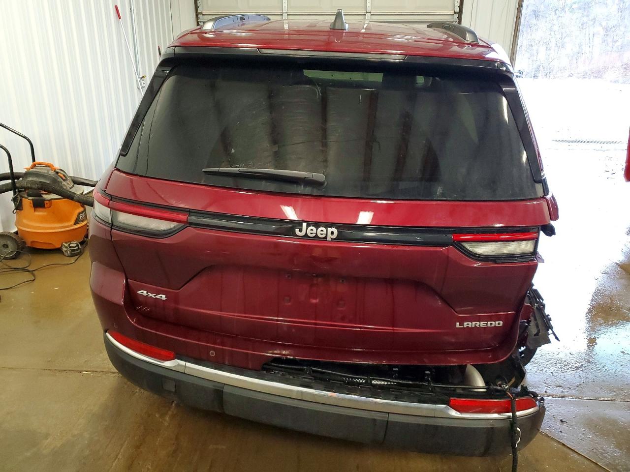 2024 JEEP GRAND CHEROKEE LAREDO photo 6