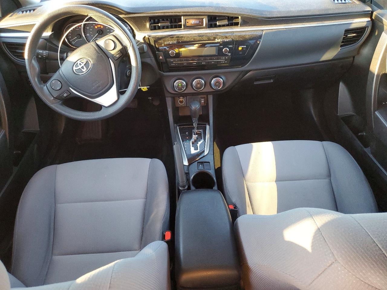 2015 TOYOTA COROLLA L photo 8