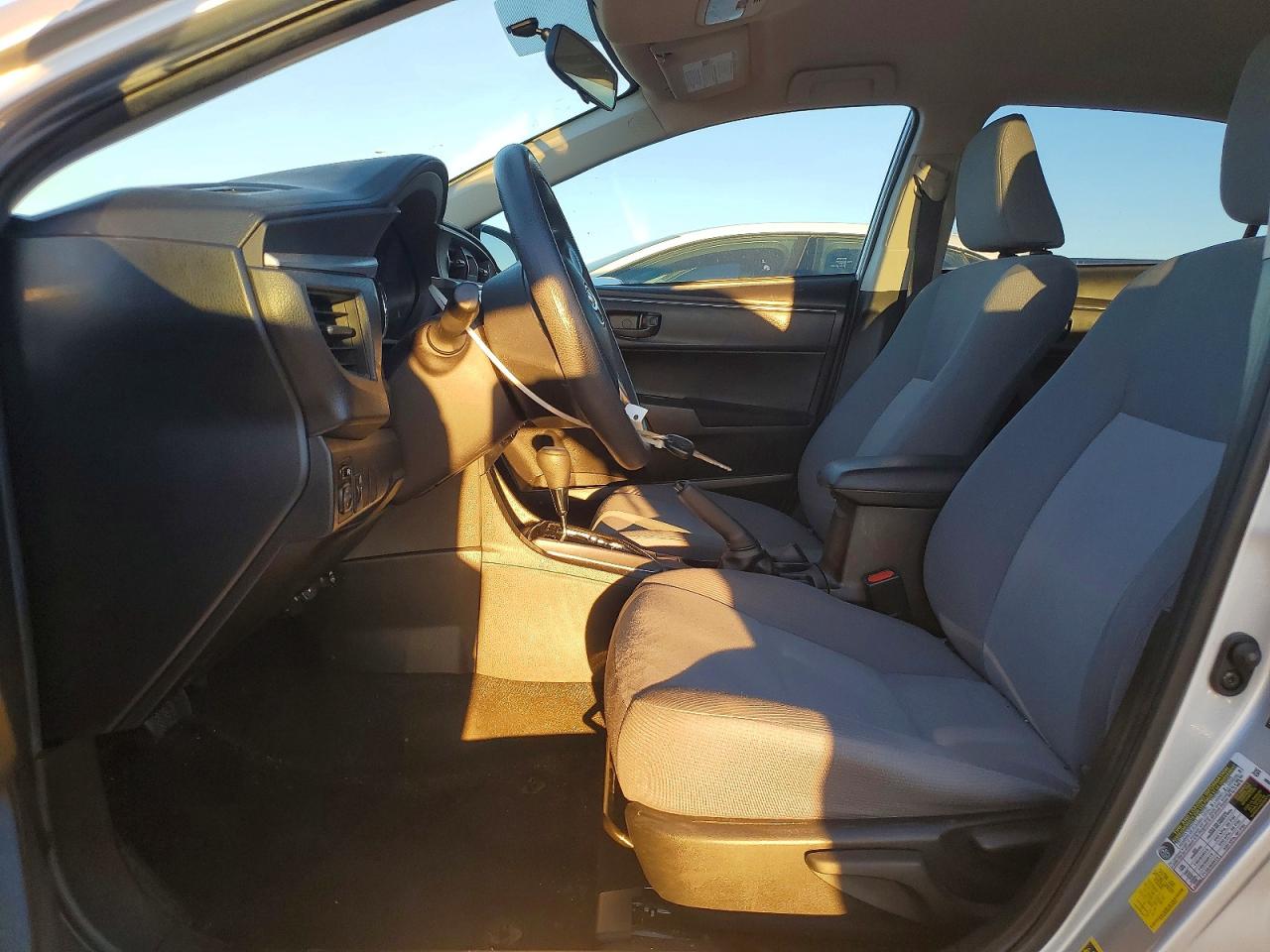 2015 TOYOTA COROLLA L photo 7
