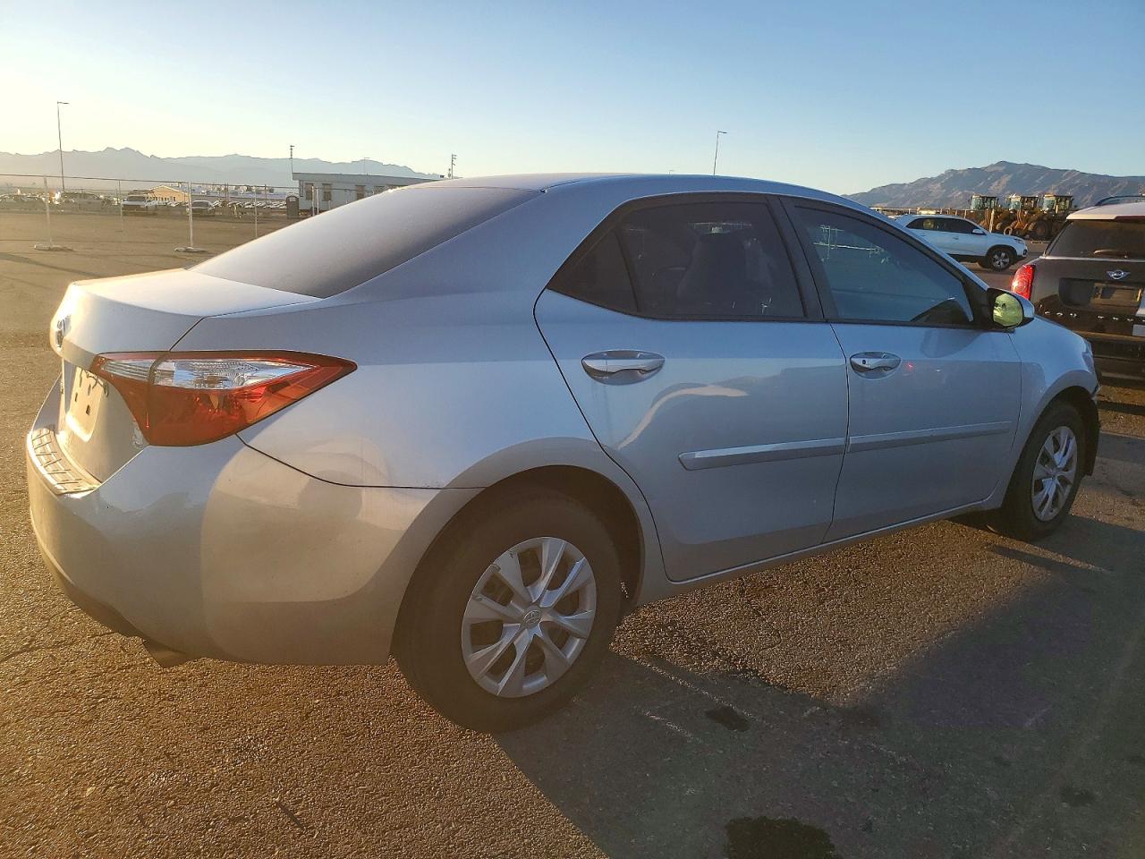 2015 TOYOTA COROLLA L photo 3