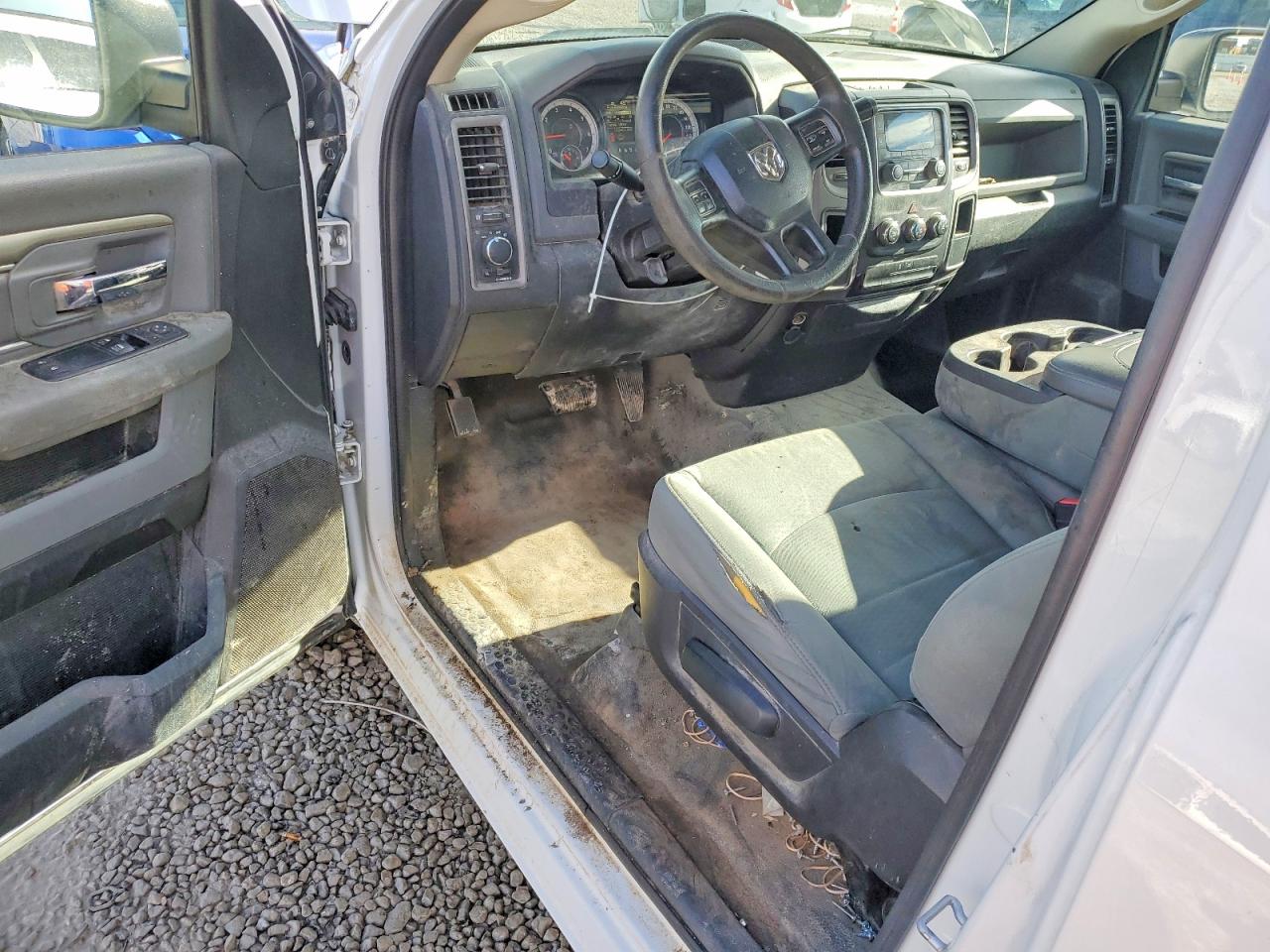 2016 RAM 1500 ST photo 8