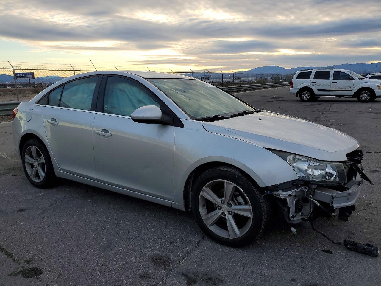 2016 CHEVROLET CRUZE LIMITED LT photo 4