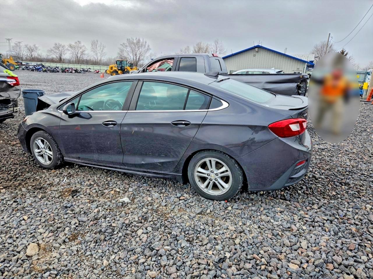 2016 CHEVROLET CRUZE LT photo 2