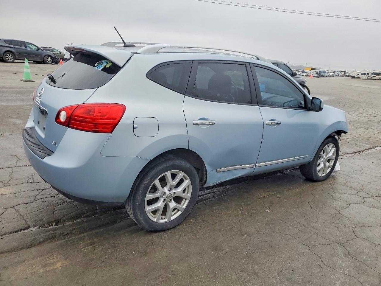 2013 NISSAN ROGUE S photo 5
