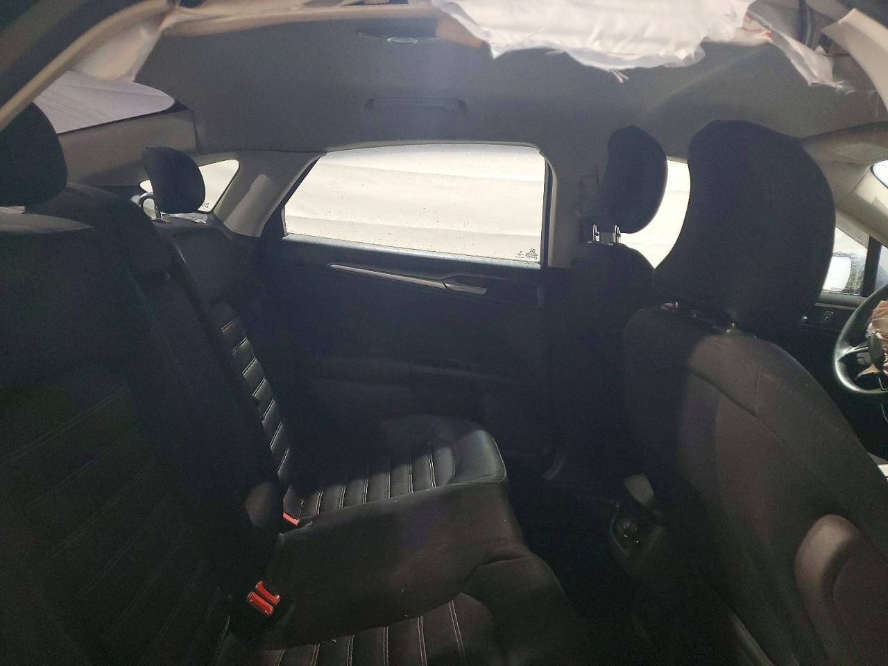 2015 FORD FUSION SE photo 28