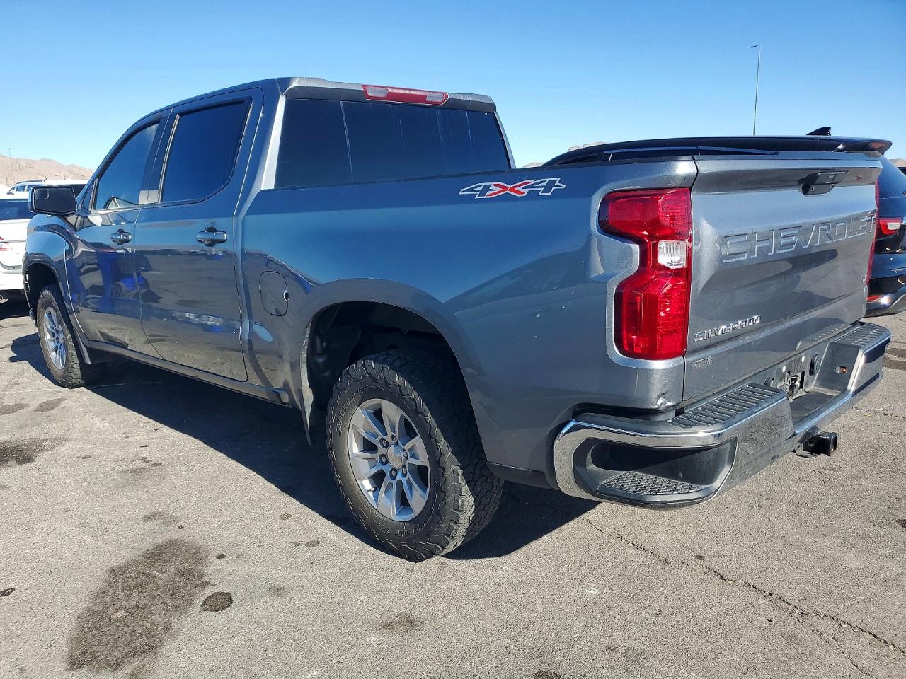 2021 CHEVROLET SILVERADO K1500 LT photo 2