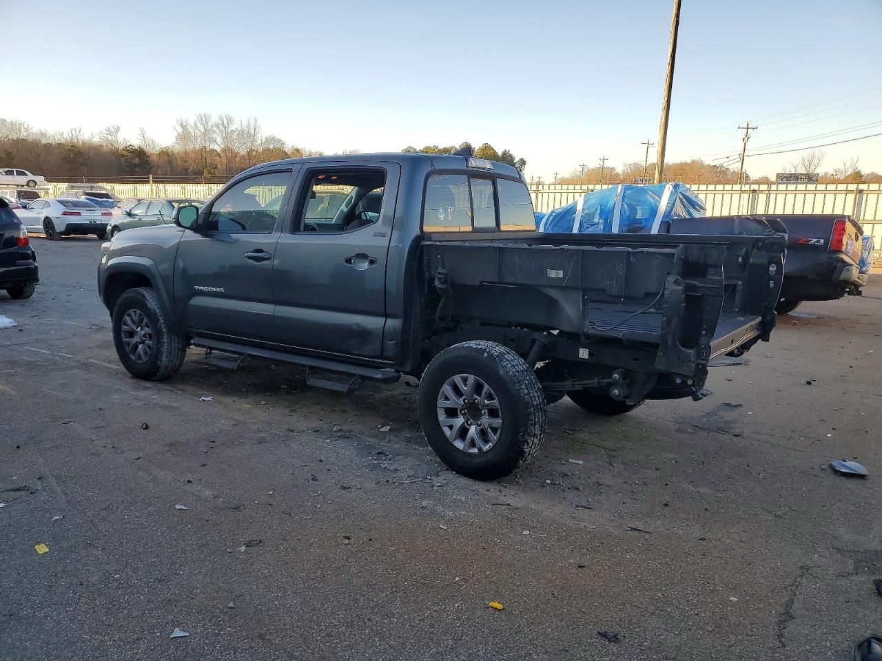 2017 TOYOTA TACOMA DOUBLE CAB photo 2