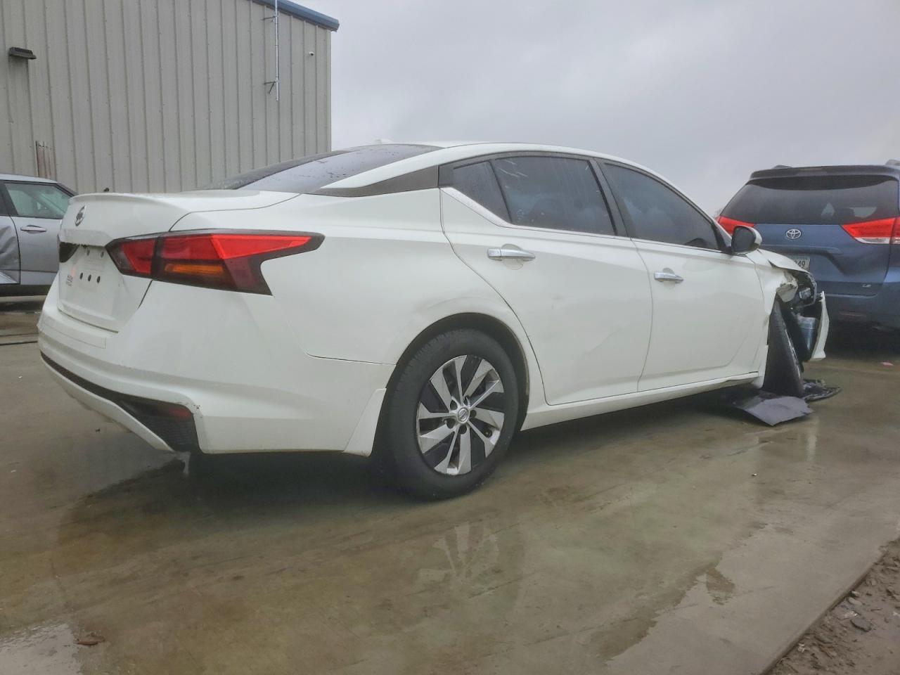 2019 NISSAN ALTIMA S photo 3