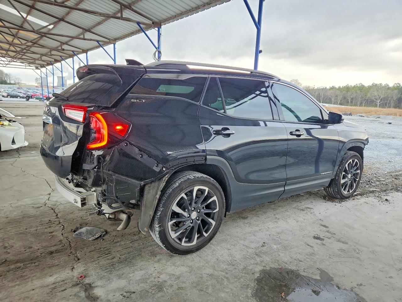2024 GMC TERRAIN SLT photo 5