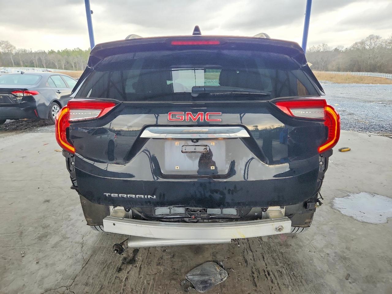 2024 GMC TERRAIN SLT photo 11
