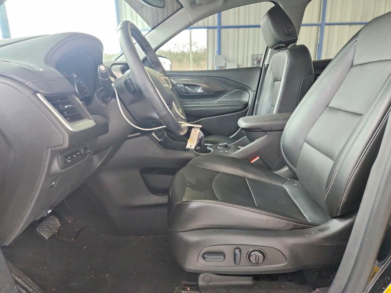 2024 GMC TERRAIN SLT photo 13