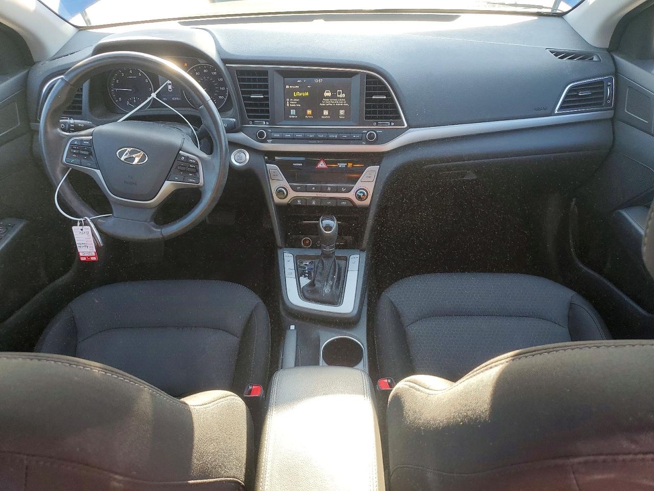 2017 HYUNDAI ELANTRA SE photo 8