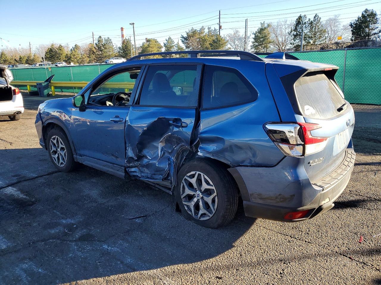 2019 SUBARU FORESTER PREMIUM photo 2