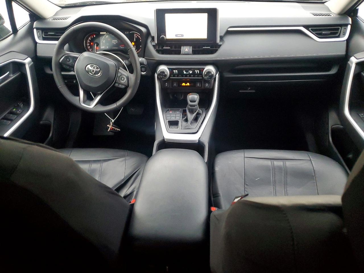2025 TOYOTA RAV4 XLE photo 8