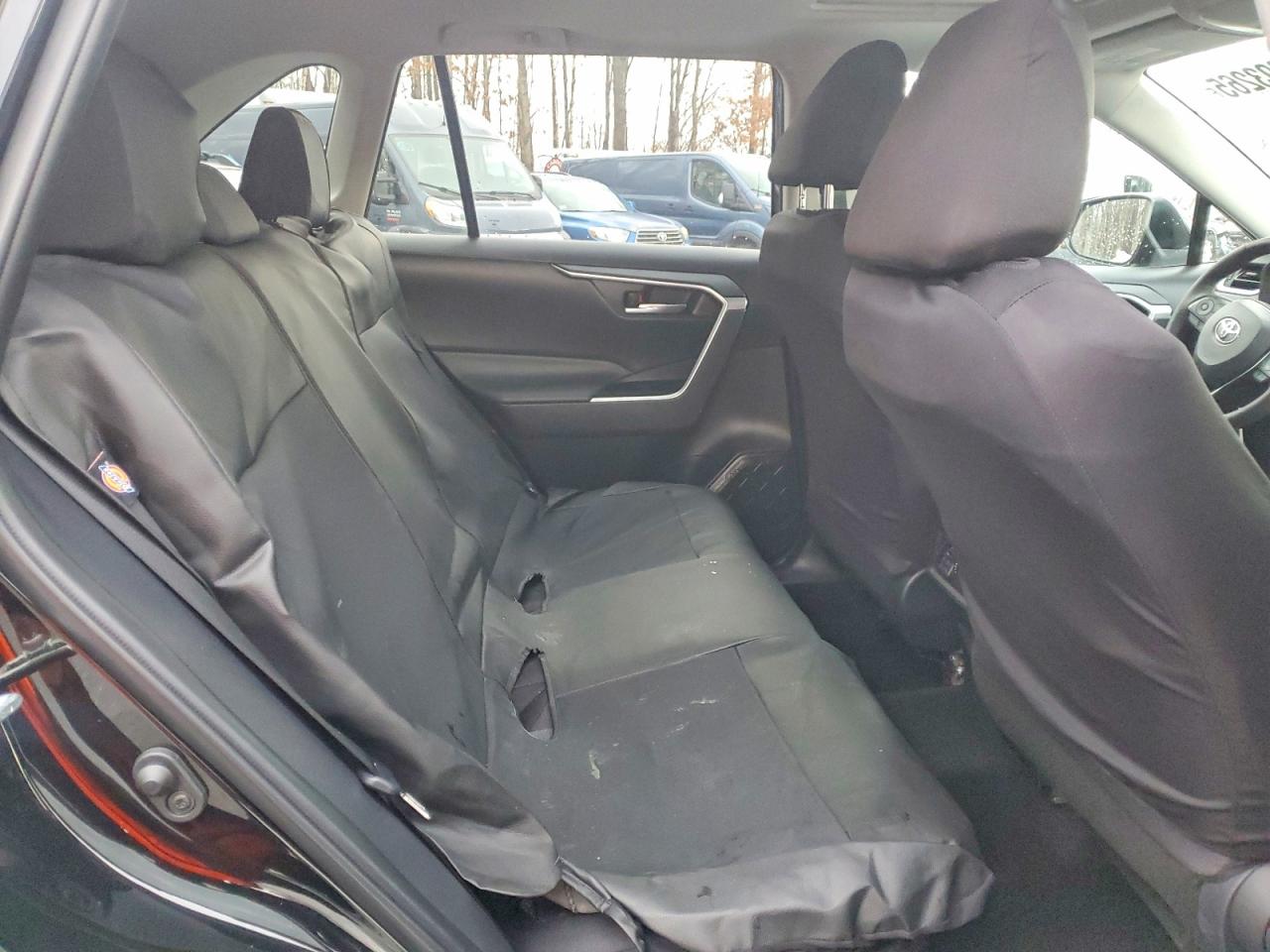 2025 TOYOTA RAV4 XLE photo 11