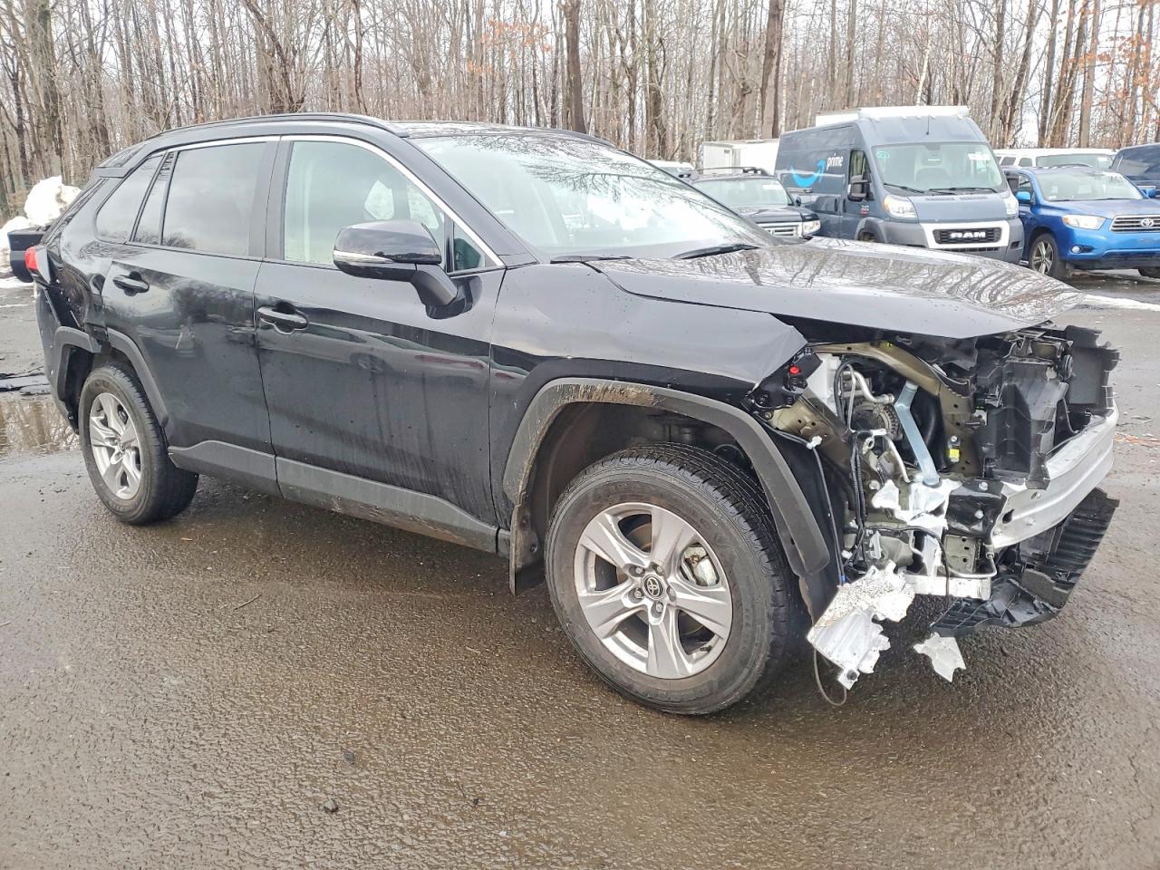 2025 TOYOTA RAV4 XLE photo 4