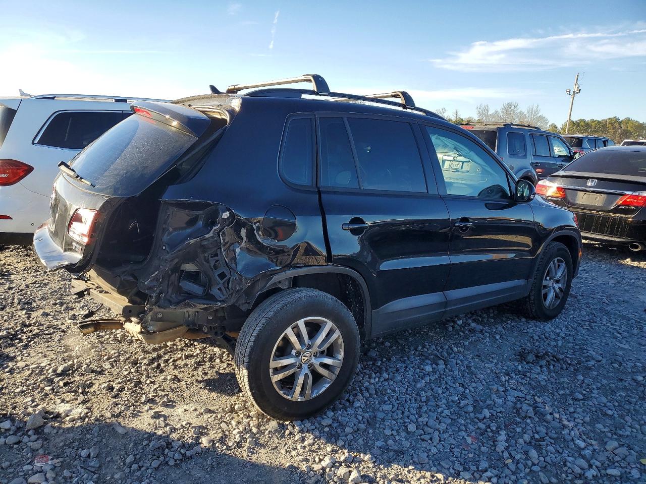 2017 VOLKSWAGEN TIGUAN S photo 3