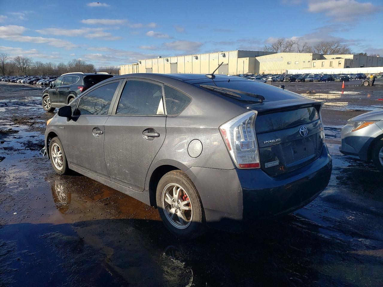 2011 TOYOTA PRIUS photo 2