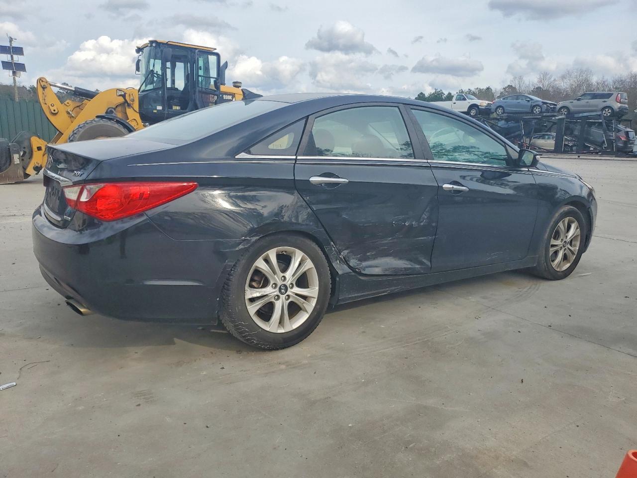 2011 HYUNDAI SONATA SE photo 3
